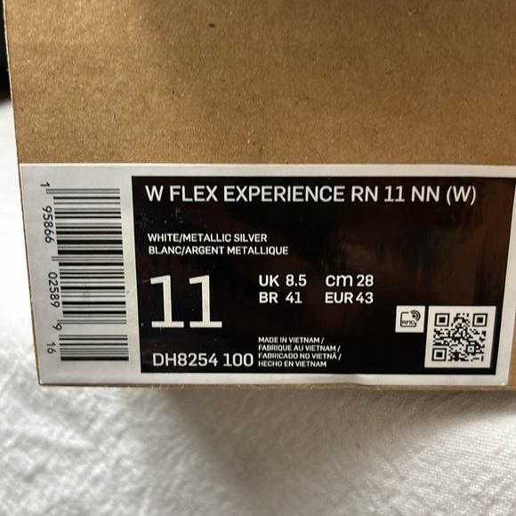 NWT Women’s Flex Experience Rn 11 NN (W) !! Size 11. Never worn before. - Picture 5 of 5